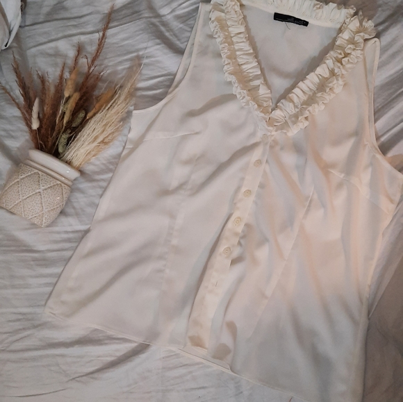 White halter top - Picture 3 of 5